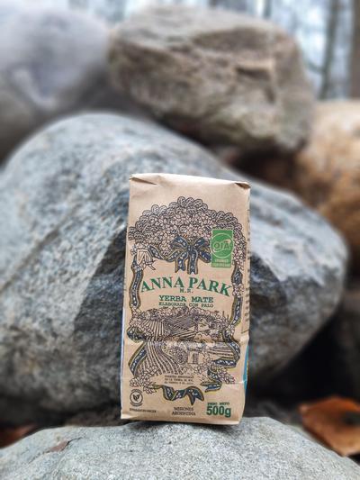 Anna Park - упаковка, лицевая часть, на фоне булыжников