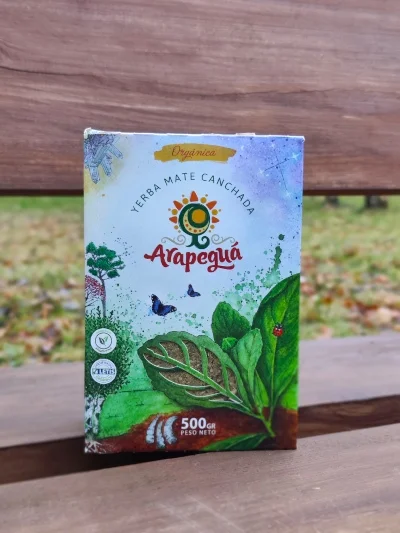 Arapegua Canchada - упаковка, лицевая часть, на фоне цветов