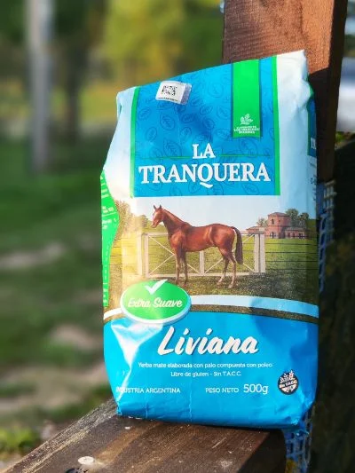 La Tranquera Liviana 500g - упаковка, лицевая часть, на фоне цветов