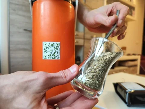 Вставляем бомбижью в сосуд